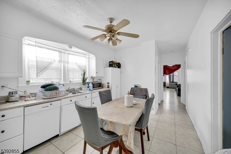 New Brunswick City, New Jersey 08901, United States, 5 Bedrooms Bedrooms, ,4 BathroomsBathrooms,Residential,Coming Soon,232070