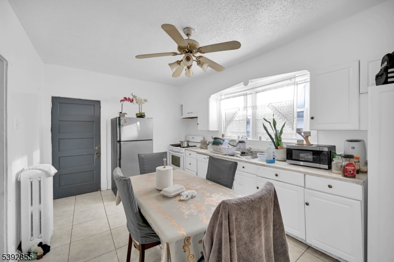 New Brunswick City, New Jersey 08901, United States, 5 Bedrooms Bedrooms, ,4 BathroomsBathrooms,Residential,Coming Soon,232070