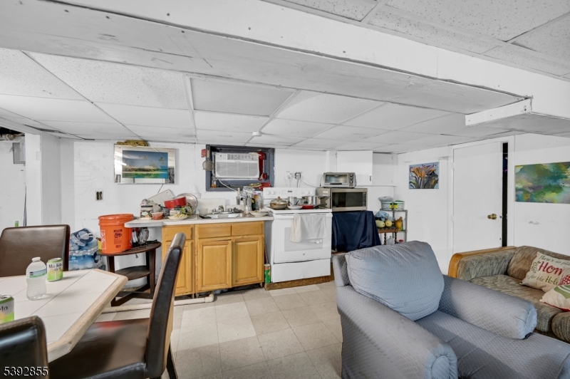 New Brunswick City, New Jersey 08901, United States, 5 Bedrooms Bedrooms, ,4 BathroomsBathrooms,Residential,Coming Soon,232070