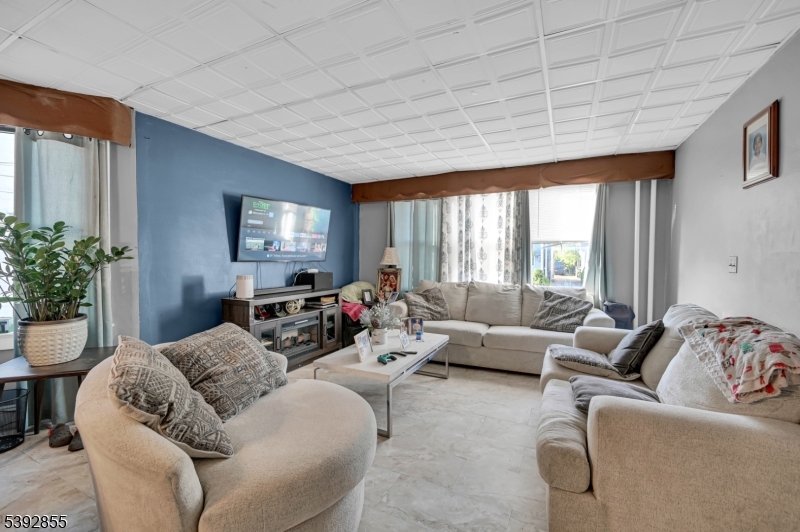 New Brunswick City, New Jersey 08901, United States, 5 Bedrooms Bedrooms, ,4 BathroomsBathrooms,Residential,Coming Soon,232070