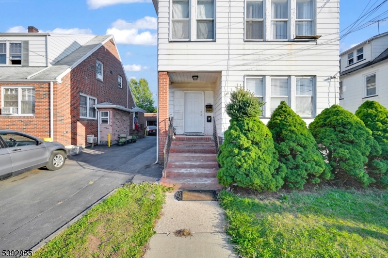 New Brunswick City, New Jersey 08901, United States, 5 Bedrooms Bedrooms, ,4 BathroomsBathrooms,Residential,Coming Soon,232070