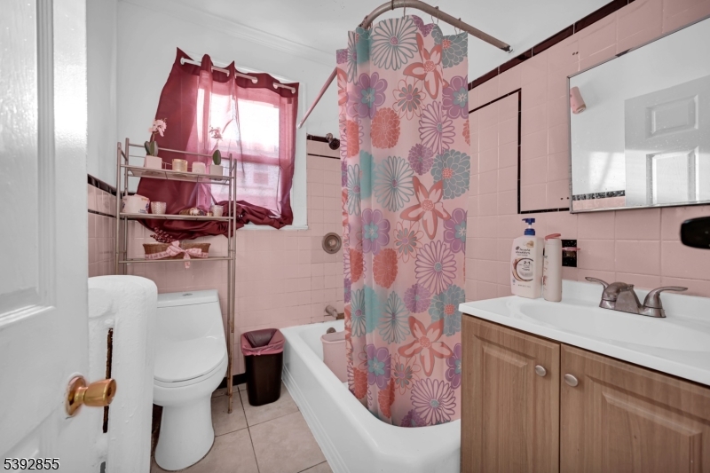 New Brunswick City, New Jersey 08901, United States, 5 Bedrooms Bedrooms, ,4 BathroomsBathrooms,Residential,Coming Soon,232070