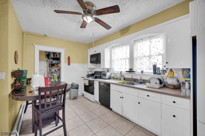 New Brunswick City, New Jersey 08901, United States, 5 Bedrooms Bedrooms, ,4 BathroomsBathrooms,Residential,Coming Soon,232070