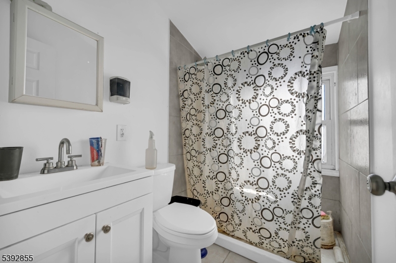 New Brunswick City, New Jersey 08901, United States, 5 Bedrooms Bedrooms, ,4 BathroomsBathrooms,Residential,Coming Soon,232070