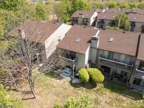 1811 Spruce Hills Dr Glen Gardner Boro NJ 08826