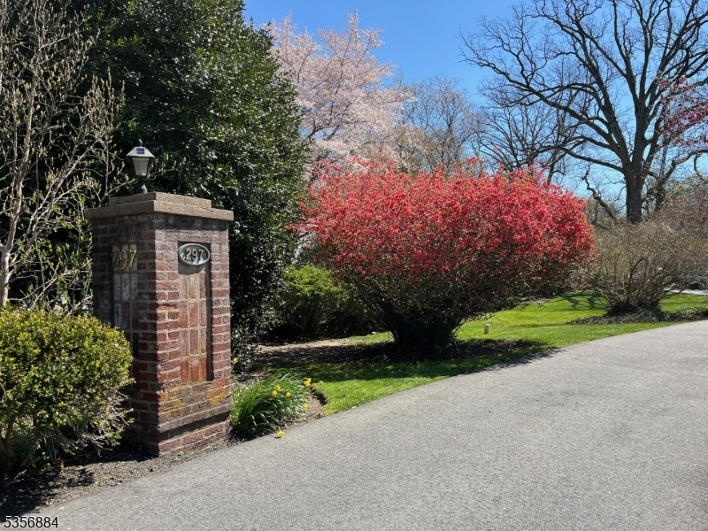 297 Summit Ave
