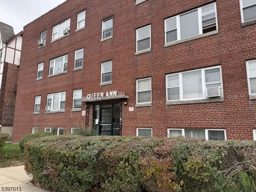 Great Location! 2 bedroom apartment. Bathroom newly renovated. Freshly painted. New cabinets and range/oven. HEAT and HOT WATER INCLUDED. Spacious bedrooms fit for a King or Queen with generous closet space. Laundry located in basement and plenty of on street parking. Close to school, shops, stores, restaurants, etc.