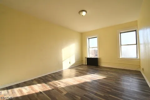 MLS: 3950094