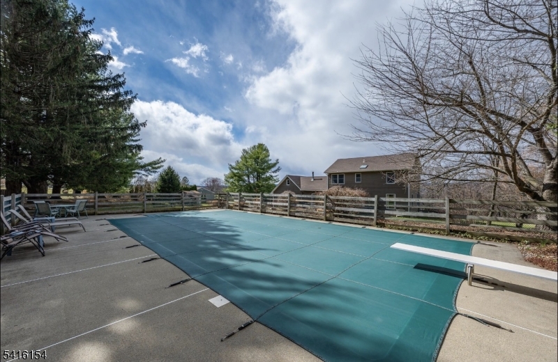 EAGLES NEST - Residential