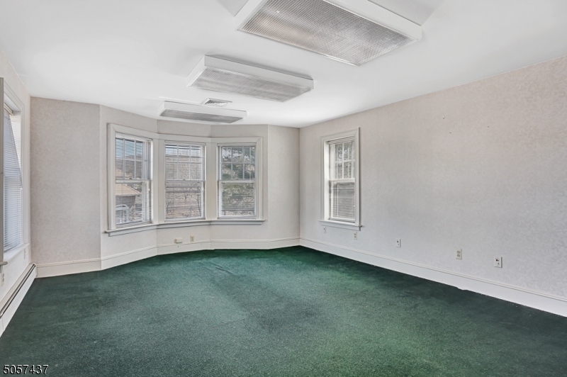 Pluckemin - Commercial Sale
