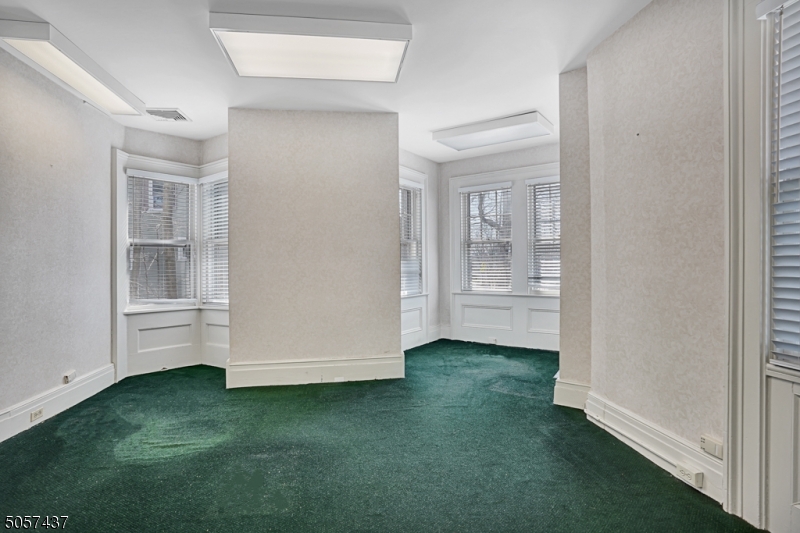 Pluckemin - Commercial Sale