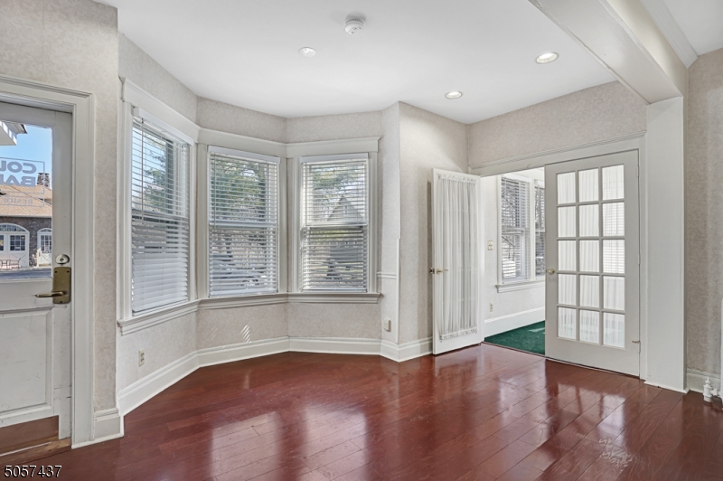 Pluckemin - Commercial Sale