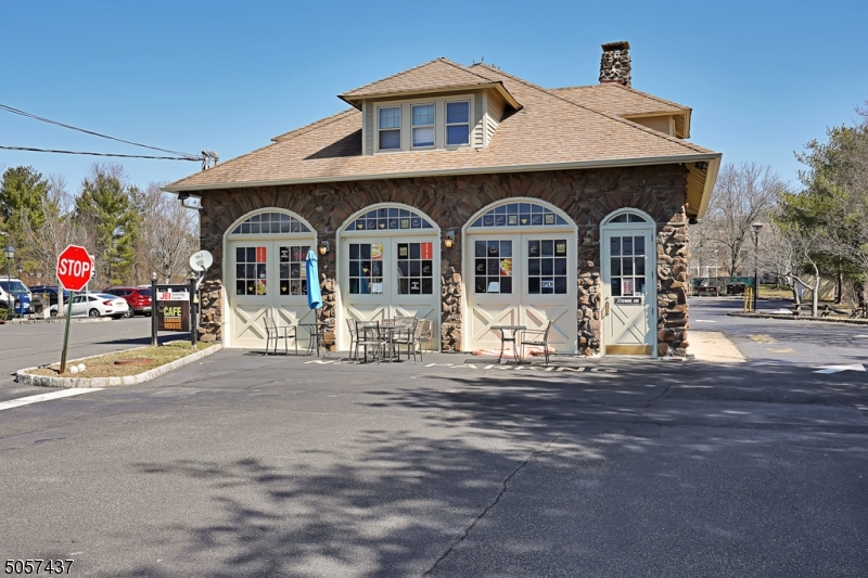Pluckemin - Commercial Sale