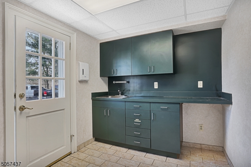 Pluckemin - Commercial Sale