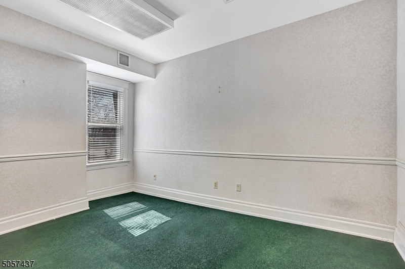 Pluckemin - Commercial Sale