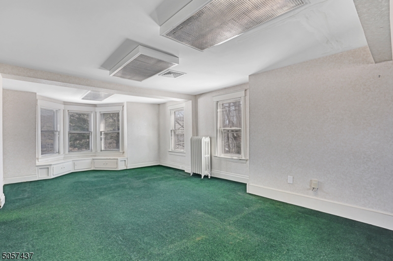 Pluckemin - Commercial Sale