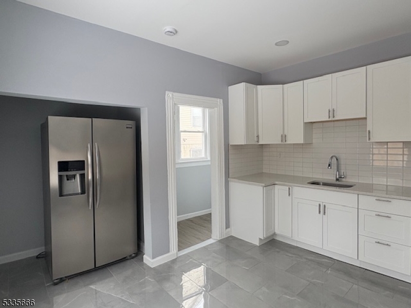 East Orange City, New Jersey 07017, United States, 6 Bedrooms Bedrooms, ,3 BathroomsBathrooms,Residential,Active,10938