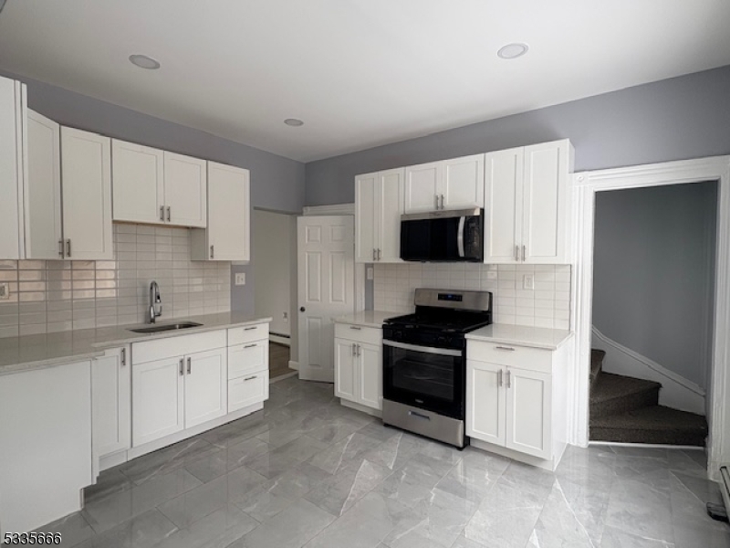 East Orange City, New Jersey 07017, United States, 6 Bedrooms Bedrooms, ,3 BathroomsBathrooms,Residential,Active,10938