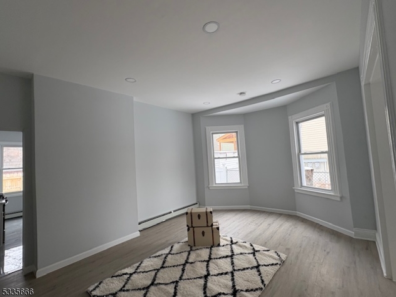 East Orange City, New Jersey 07017, United States, 6 Bedrooms Bedrooms, ,3 BathroomsBathrooms,Residential,Active,10938