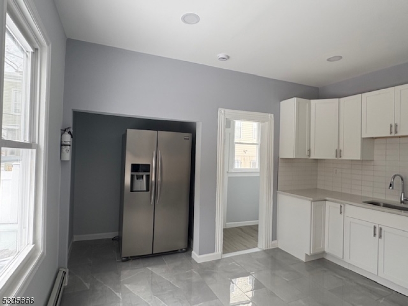 East Orange City, New Jersey 07017, United States, 6 Bedrooms Bedrooms, ,3 BathroomsBathrooms,Residential,Active,10938