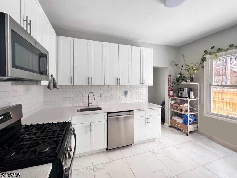 East Orange City, New Jersey 07017, United States, 6 Bedrooms Bedrooms, ,3 BathroomsBathrooms,Residential,Active,10938