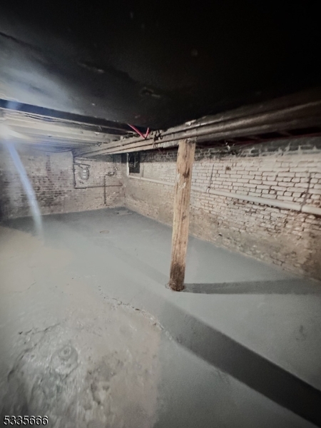 East Orange City, New Jersey 07017, United States, 6 Bedrooms Bedrooms, ,3 BathroomsBathrooms,Residential,Active,10938