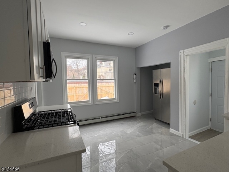 East Orange City, New Jersey 07017, United States, 6 Bedrooms Bedrooms, ,3 BathroomsBathrooms,Residential,Active,10938