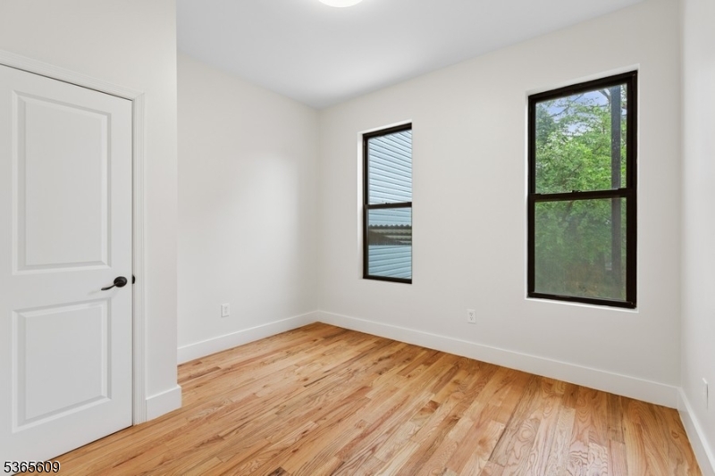 Jersey City, New Jersey 07307, United States, 4 Bedrooms Bedrooms, ,2 BathroomsBathrooms,Residential,Active,162608