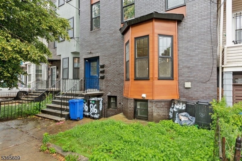 Jersey City, New Jersey 07307, United States, 4 Bedrooms Bedrooms, ,2 BathroomsBathrooms,Residential,Active,162608