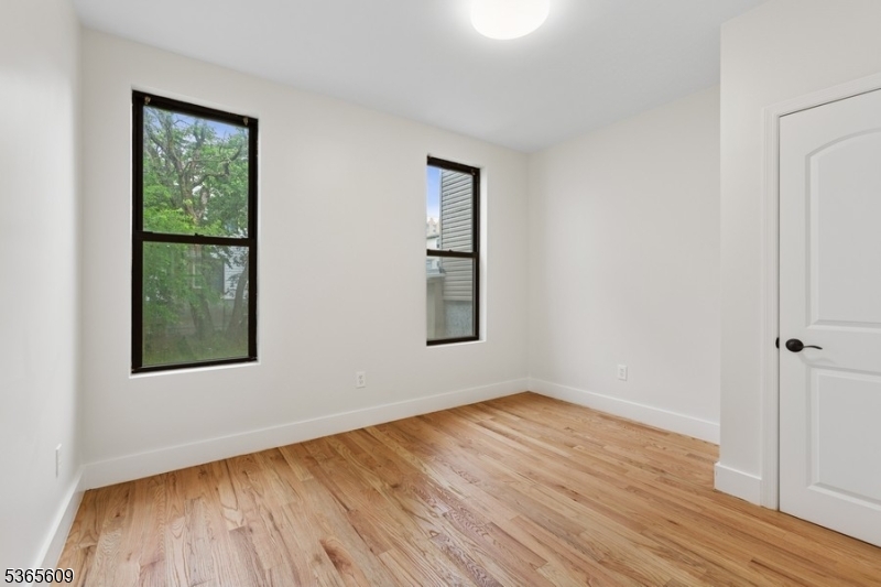 Jersey City, New Jersey 07307, United States, 4 Bedrooms Bedrooms, ,2 BathroomsBathrooms,Residential,Active,162608