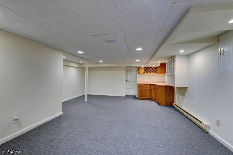 Pequannock Twp., New Jersey 07444, United States, 3 Bedrooms Bedrooms, ,2 BathroomsBathrooms,Residential,Active,160568