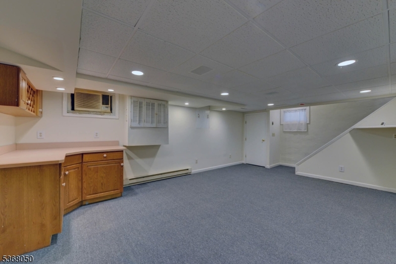 Pequannock Twp., New Jersey 07444, United States, 3 Bedrooms Bedrooms, ,2 BathroomsBathrooms,Residential,Active,160568