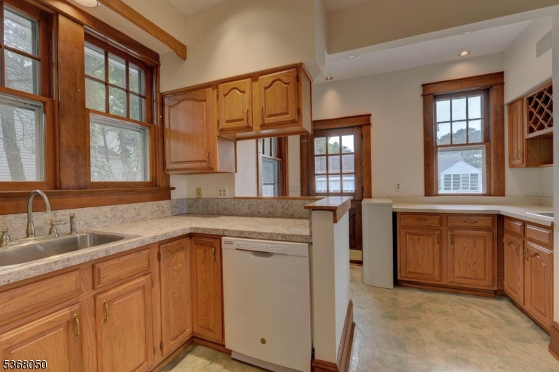 Pequannock Twp., New Jersey 07444, United States, 3 Bedrooms Bedrooms, ,2 BathroomsBathrooms,Residential,Active,160568