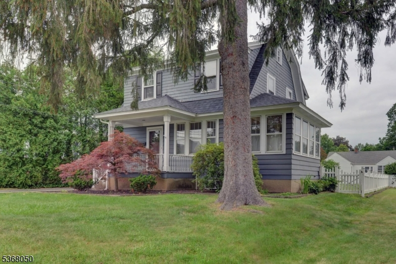 Pequannock Twp., New Jersey 07444, United States, 3 Bedrooms Bedrooms, ,2 BathroomsBathrooms,Residential,Active,160568