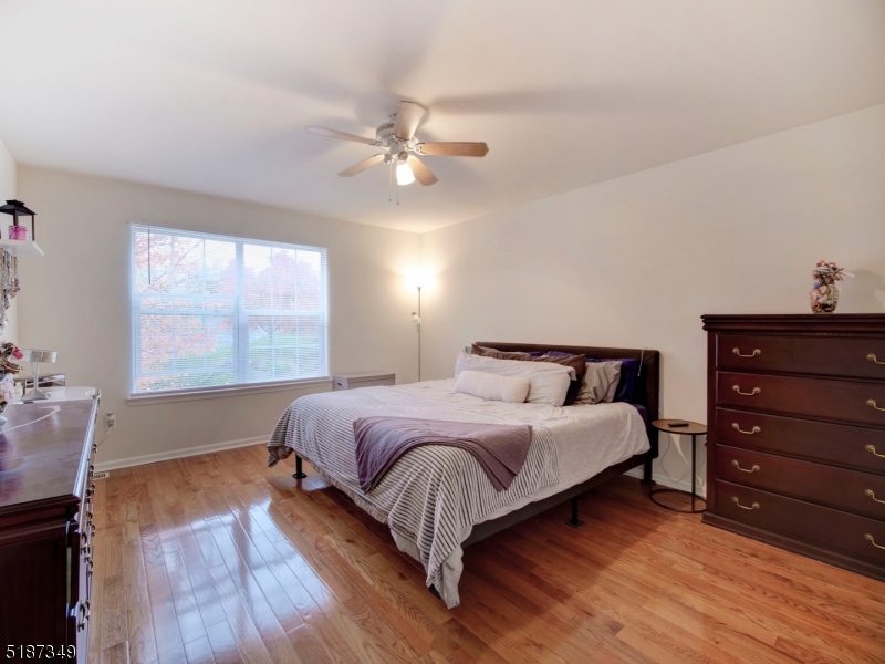 SEASONS GLEN - Residential