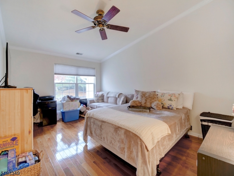 SEASONS GLEN - Residential