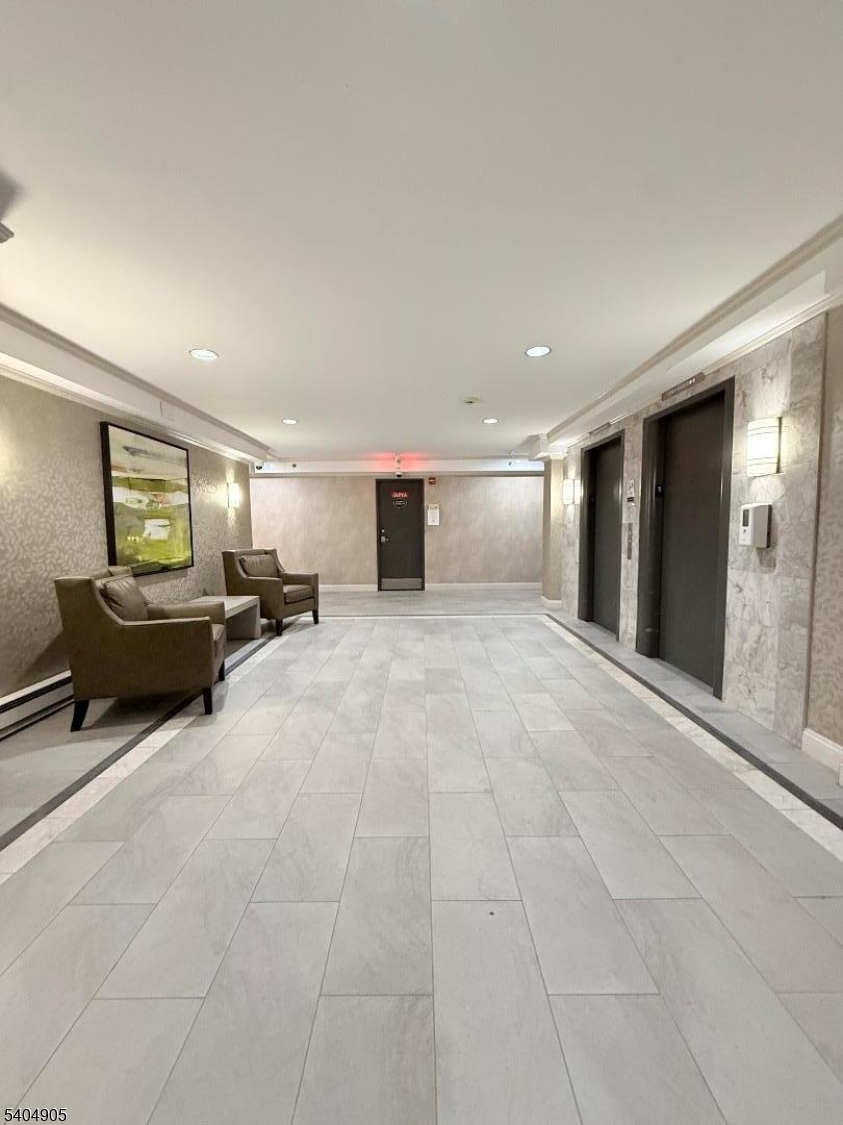 Maplewood Plaza Condominium - Residential Lease