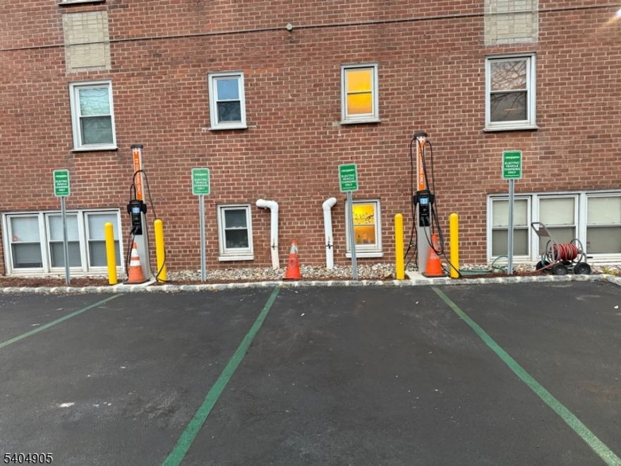 FABULOUS STUDIO APARTMENT-RENOVATED W/WOOD FLOORS,SS APPLIANCES,PROFESSIONALLY SCREENED PRIVATE SLEEPING AREA, A BRICK WALL MAKES YOU FEEL LIKE YOUR LIVING IN NYC LOFT W/OVERSIZED WINDOWS, WOOD BLINDS. NEAR NYC TRAIN, PERFECT LOCATION, ENJOY BOTH MAPLEWOOD & SOUTH ORANGE VILLAGE WHERE YOU CAN ENJOY RESTAURANTS,SHOPPING,THEATER,& TRANSPORTATION CLOSE BY. THE RENOVATED SMOKE FREE BUILDING OFFERS LUXURIOUS AMENITIES; ACCESS TO HUGE POOL & PATIO,LAUNDRY RMS ON EACH FLOOR. STATE OF THE ART GYM, (HEAT & HOT WATER INCLUDED),1 PARKING SPACE & ADDITIONAL GUEST PARKING, STORAGE SPACE. A MUST SEE!