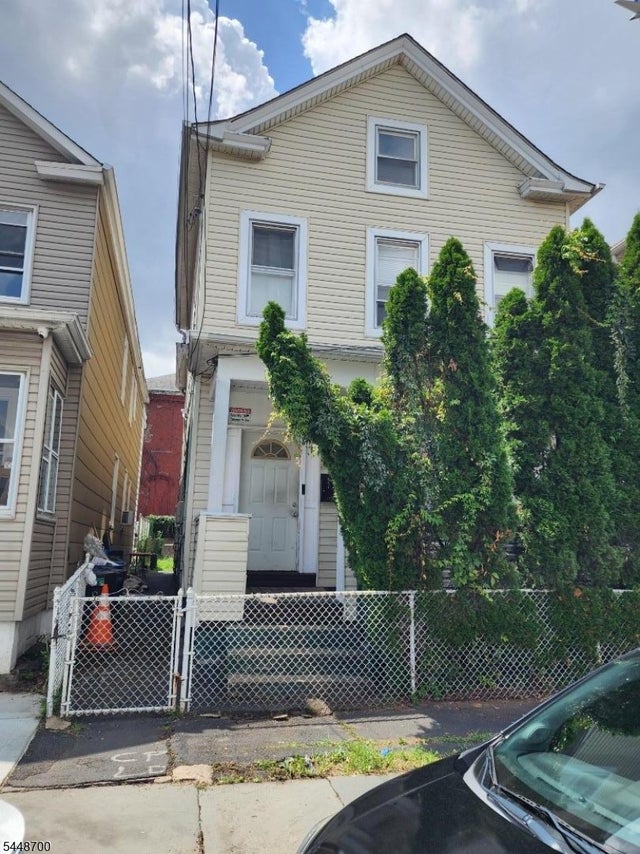 242 Magnolia Ave