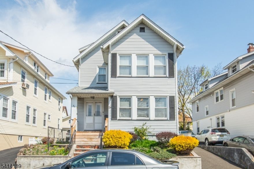 Well maintained 1 bedroom apartment featuring spacious kitchen, full bath, bedroom and living room. 3rd floor of a 3 family home with on street parking. Convenient to public transportation and shopping. Tenant does not have use of basement, driveway or yard