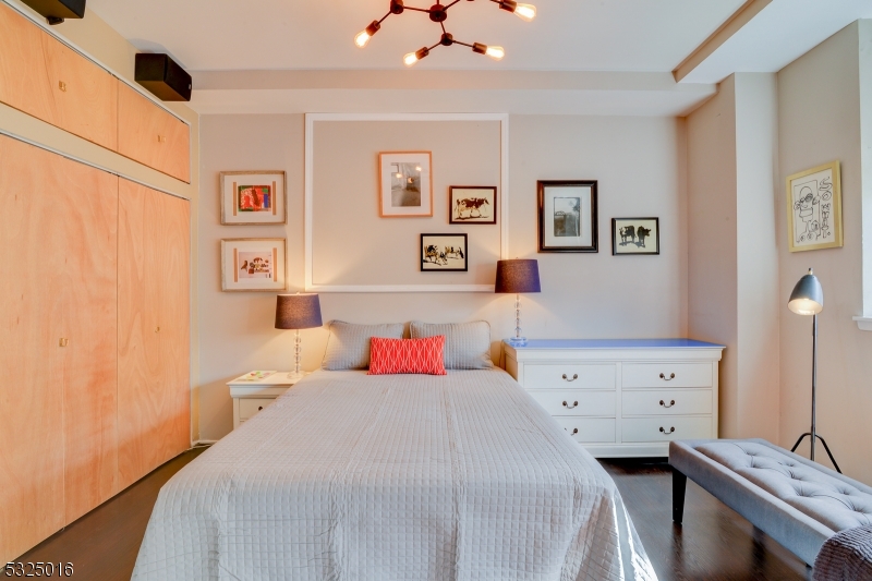 Renaissance Tower - Residential Lease