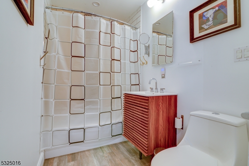 Renaissance Tower - Residential Lease