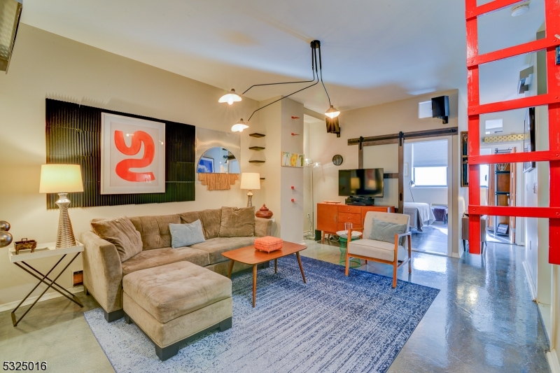 Renaissance Tower - Residential Lease