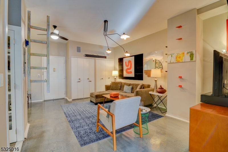 Renaissance Tower - Residential Lease