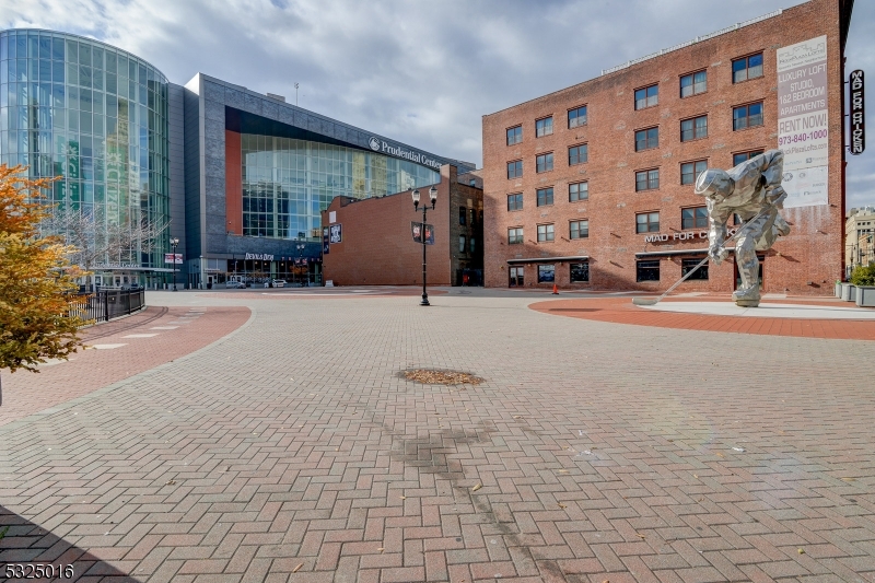 Renaissance Tower - Residential Lease