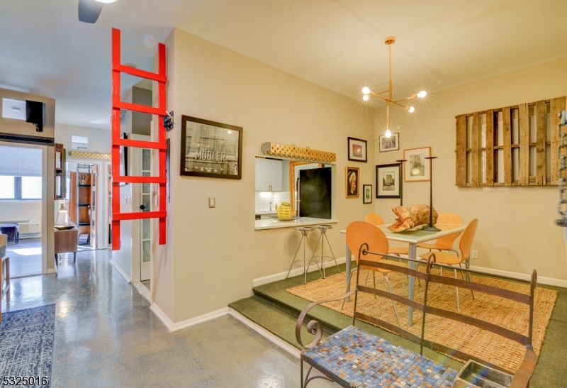 Renaissance Tower - Residential Lease