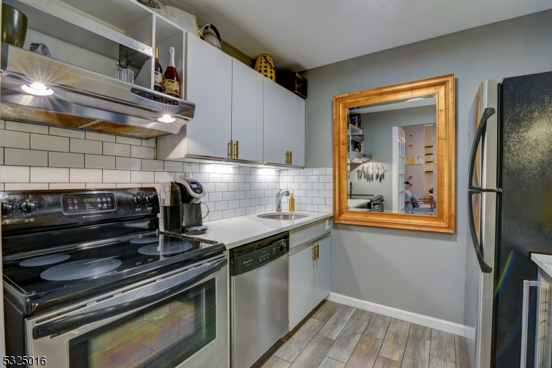 Renaissance Tower - Residential Lease