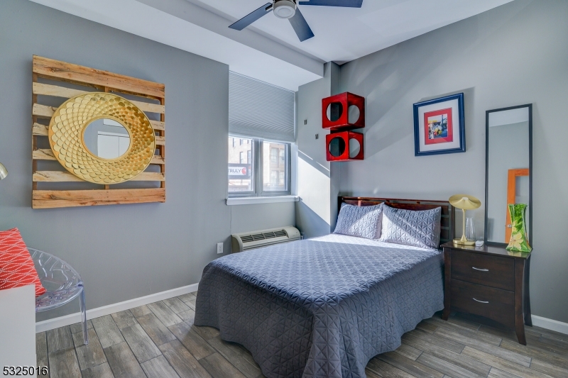 Renaissance Tower - Residential Lease