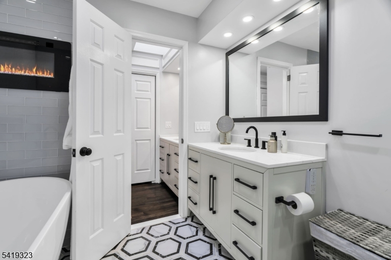 Rolling Hill Court - Residential