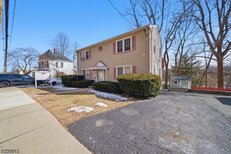 76 Mount Kemble Ave